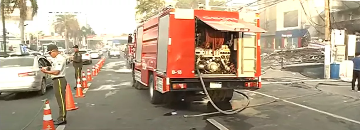 Habilitan tránsito por la avenida 27 de Febrero entre Privada y Caonabo tras controlar incendio