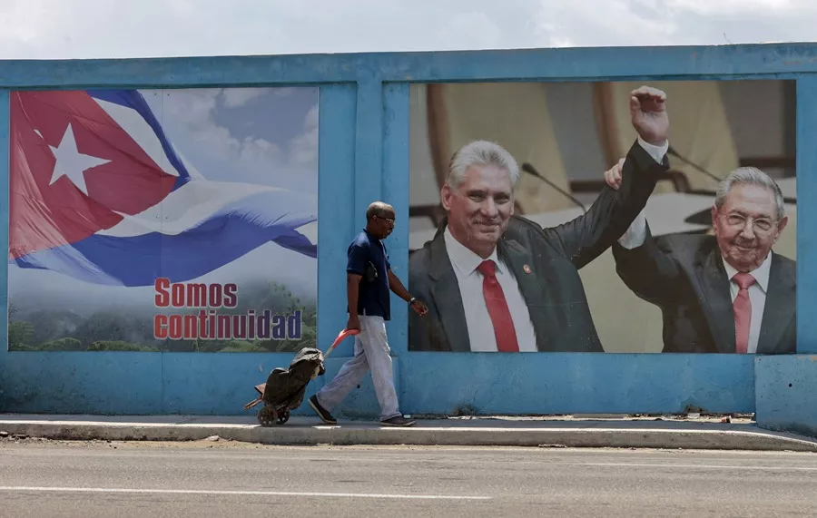 El parlamento cubano reelige casi por unanimidad y sin cambios a su cúpula