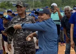 Atletas La Zurza reconocen labor  de Luis Valdez