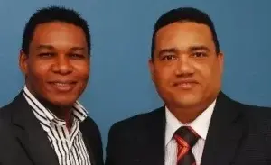 Raymond y Miguel van al Teatro Jaragua