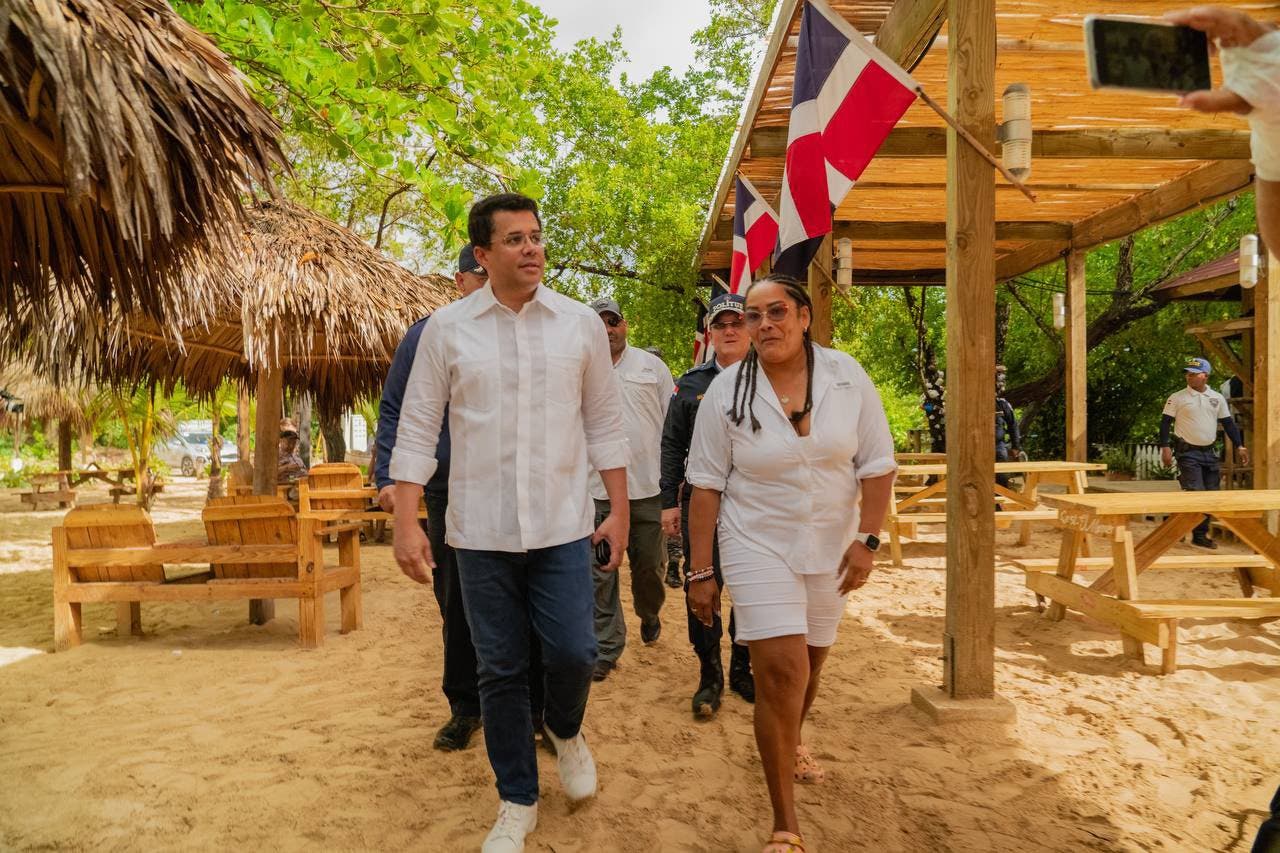 Ministro de Turismo realiza recorrido por playas y balnearios en Semana Santa