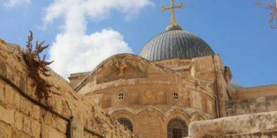 Cómo la Basílica del Santo Sepulcro de Jerusalén terminó en manos de 3 confesiones cristianas y los retos que impone el Status Quo que la rige