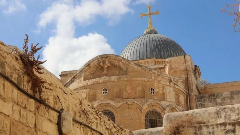 Cómo la Basílica del Santo Sepulcro de Jerusalén terminó en manos de 3 confesiones cristianas y los retos que impone el Status Quo que la rige