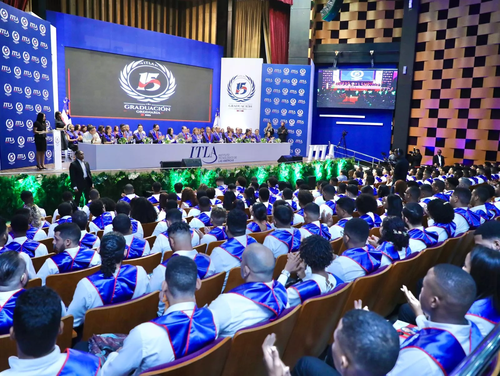 Vicepresidenta Raquel Peña encabeza graduación de 321 profesionales de tecnología del ITLA