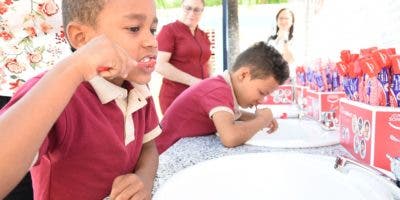 El cepillado previene el 70 por ciento aparición de caries en niños en edad escolar