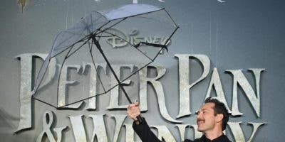 Jude Law humaniza al capitán Garfio en un Peter Pan “más moderno»