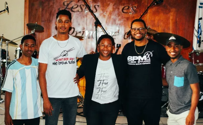 Starling Drummers, Víctor Rodríguez, Juan Miguel Matos, Bryan Paniagua y Sandy Lebrón.
