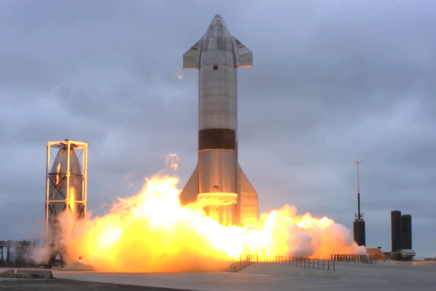 El cohete Starship explota poco después de un exitoso despegue; Elon Musk felicita a su equipo