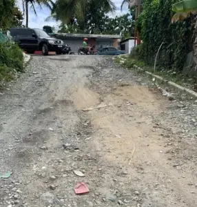 Exigen pavimentación de calle principal del sector El Pedregal de Lechería, San Cristóbal