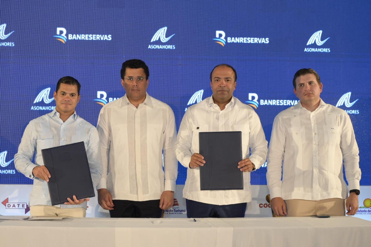 Banreservas y ASONAHORES firman acuerdo de respaldo al turismo