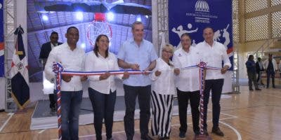 Abinader entrega remozado polideportivo en San Juan de la Maguana