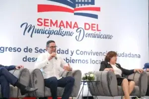 Director del 9-1-1 destaca colaboración con gobiernos locales en panel