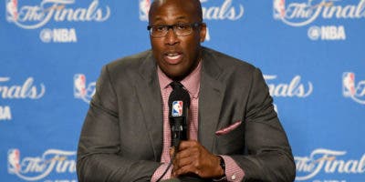 Mike Brown gana el Mejor Entrenador del Año en la NBA