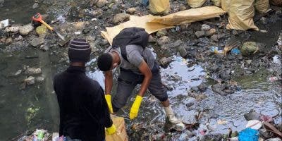 Realizan opeativo de limpieza de la cañada del sector Arroyo Hondo IIl