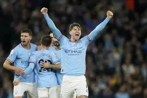 Manchester City vence 4-1 al Arsenal, título de la Premier League a la vista