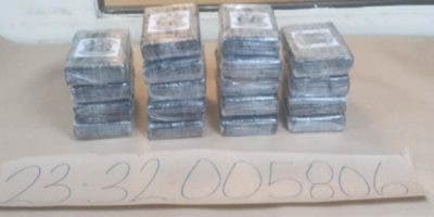 Apresan tres en Los Alcarrizos con 18 paquetes de cocaína