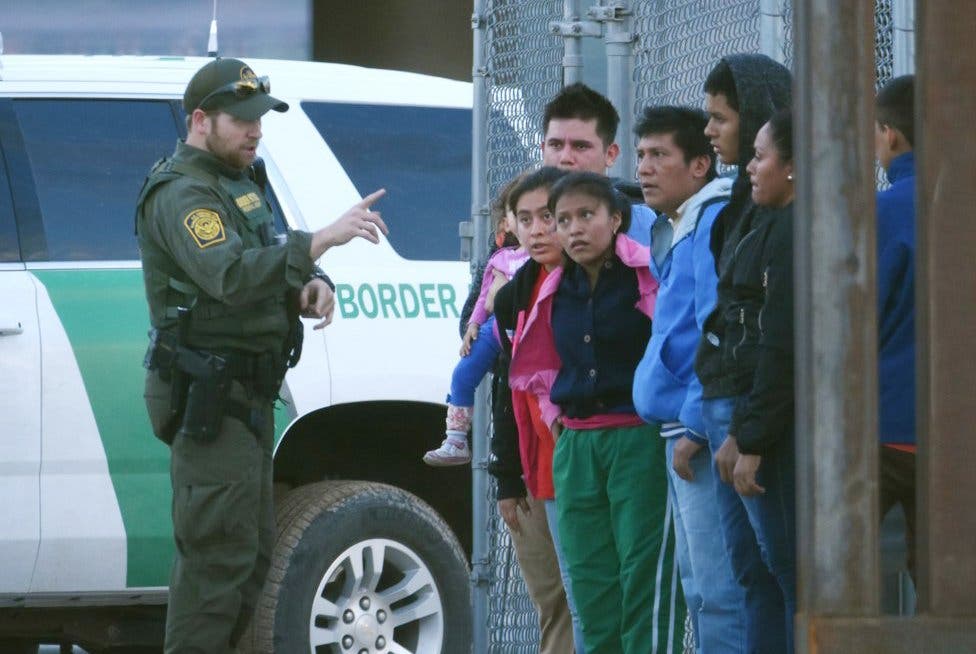 Unos 25.000 migrantes están en centros de detención en Estados Unidos