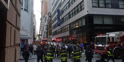 Un muerto y 4 heridos al derrumbarse un aparcamiento de 4 pisos en Nueva York