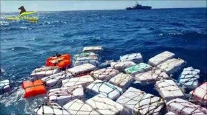 Encuentran dos toneladas de cocaína flotando en el mar cerca de Sicilia Roma