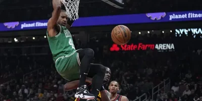 Celtics se alejan, vencen a Hawks 128-120 para ganar la serie 4-2