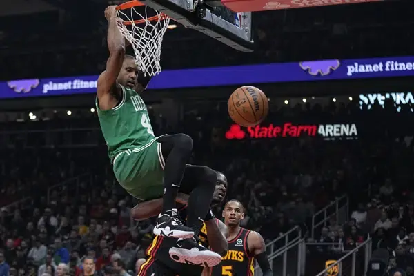 Celtics se alejan, vencen a Hawks 128-120 para ganar la serie 4-2