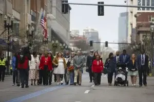 Los bostonianos recuerdan atentado mortal en maratón 10 años después