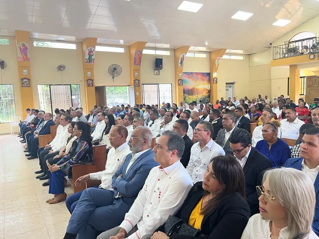 Ofician misa en La Vega por la salud de Danilo Medina