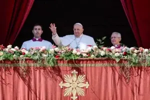 El papa ruega por la paz en Ucrania y Jerusalén en su mensaje de Pascua