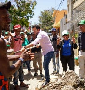 Denuncia deterioro de las calles en Los Ríos y chatarras abandonadas en Simón Bolívar