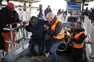 Protesta por el acceso para discapacitados en Francia antes de los Juegos Olímpicos de París