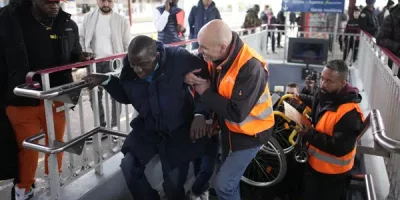 Protesta por el acceso para discapacitados en Francia antes de los Juegos Olímpicos de París