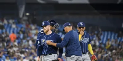 Los Rays pierden el primer juego después de un inicio de 13-0, caen 6-3 ante los Azulejos