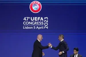 Presidente de UEFA insta a tomar medidas duras contra abusos a jugadores