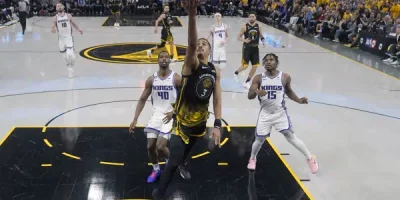 Curry anota 36, ​​Warriors vencen a Kings sin Green; Filadelfia a un paso de avanzar