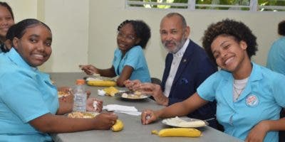 INABIE avanza piloto de inclusión de frutas en alimentación escolar