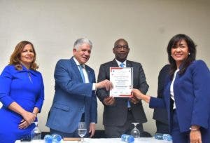 Dominicanos por el Cambio y UASD certifican 65 personas en Gestión Municipal