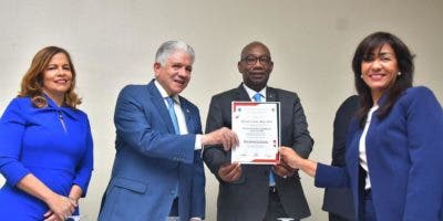 Dominicanos por el Cambio y UASD certifican 65 personas en Gestión Municipal