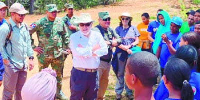 Miguel Ceara recorre área protegida parque Jaragua