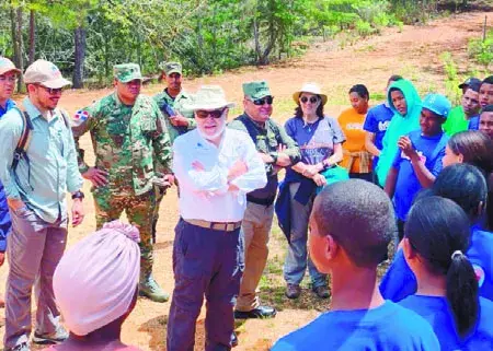 Miguel Ceara recorre área protegida parque Jaragua