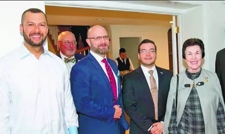 Leonel Mateo Hernández, Scott Pearce, Ricardo López y la embajadora Sonia Guzmán.