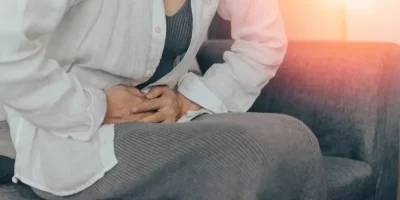 Qué es la colitis microscópica, la enfermedad intestinal difícil de detectar