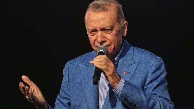 Erdogan supera la elección más disputada en 20 años en Turquía y seguirá gobernando