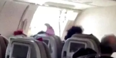 Arrestan a pasajero que abrió la puerta de un avión en pleno vuelo