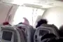Arrestan a pasajero que abrió la puerta de un avión en pleno vuelo