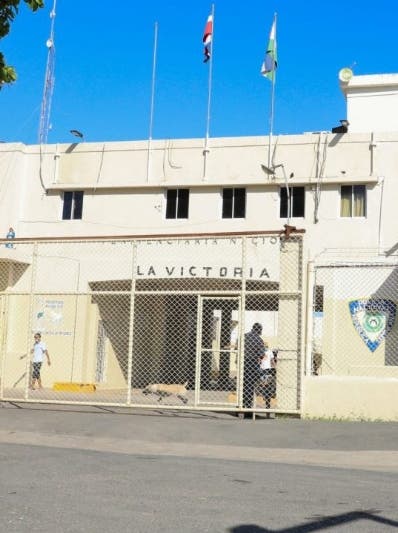 Desconocidos interceptan vehículo transportaba tres reclusos de cárcel La Victoria a San Pedro de Macorís