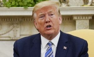 Juez de EEUU prohíbe a defensa de Trump compartir la evidencia en caso de documentos