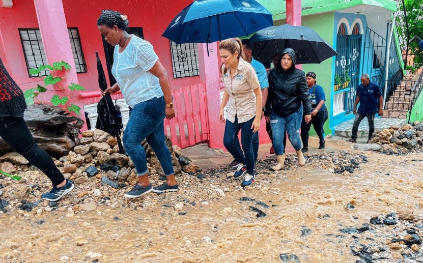 Alcaldesa evalúa daños lluvia Girasoles