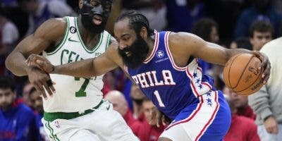 Harden anota 42 y guía triunfo 76ers sobre los Celtics