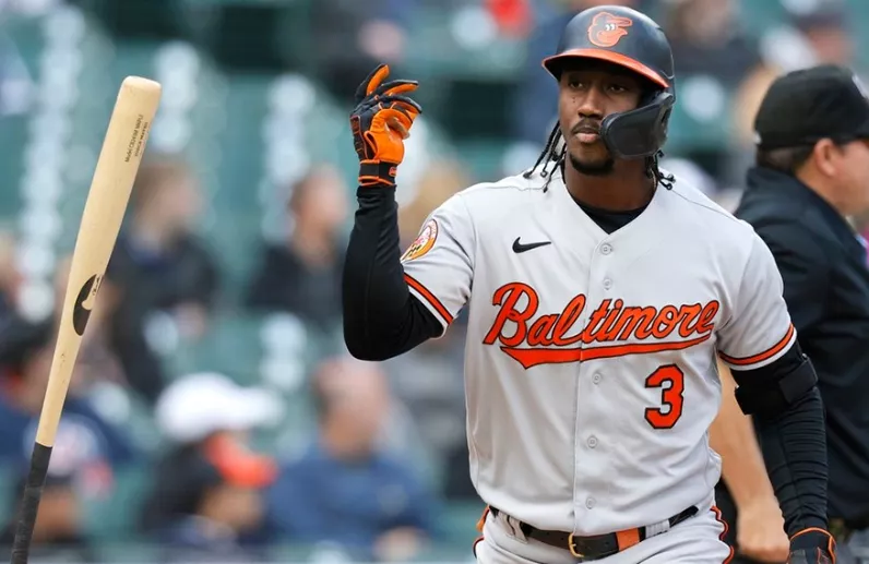 Orioles llevan con cautela al infield Jorge Mateo