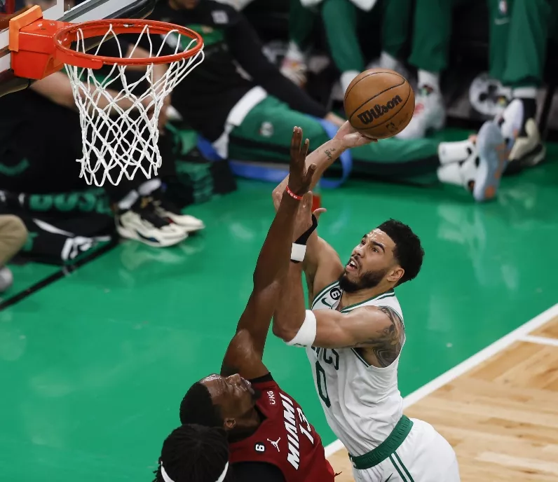 Celtics obligados a ganar; el Heat busca otro triunfo